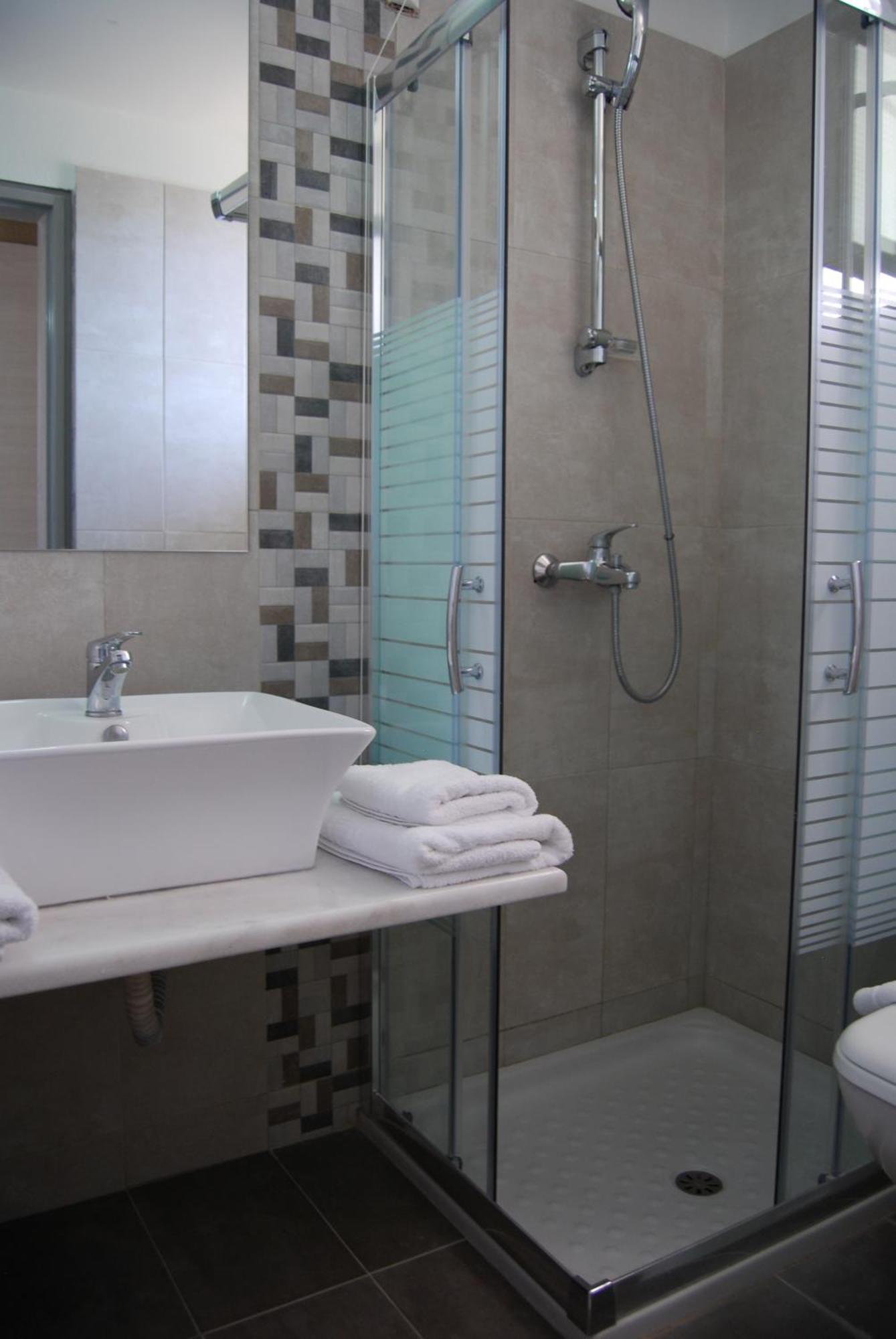 Artemis Aparthotel