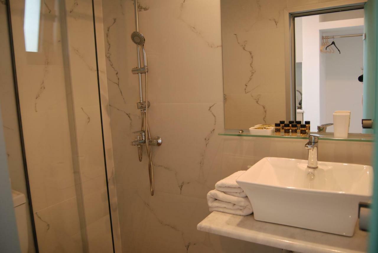Artemis Aparthotel 3*